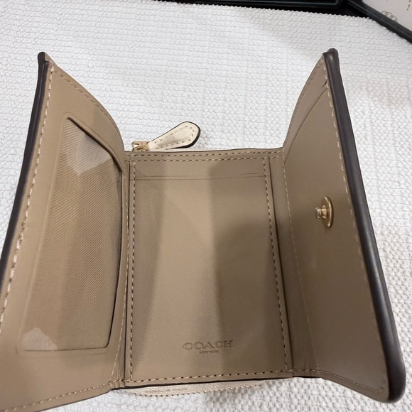 Coach Scout with Floral Wallet-2 pcs set - Picture 12 of 14